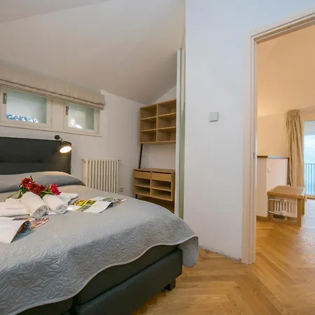 וילה Sleeps 16 *
