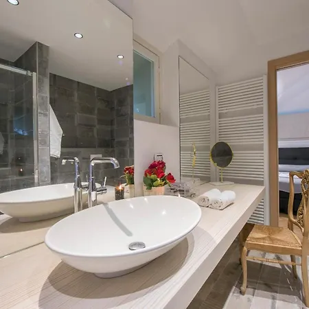 Sleeps 16 *
